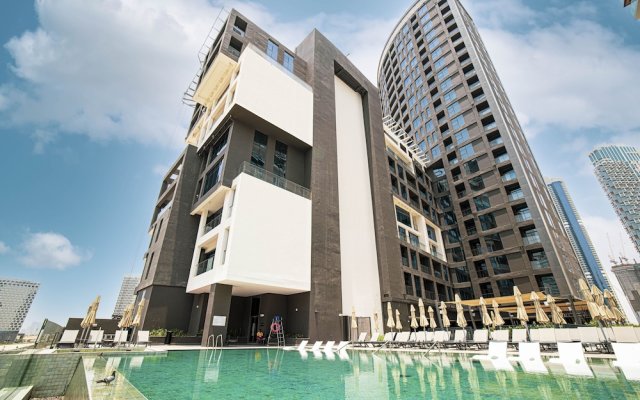 Waves - The Suite Dubai Luxury Studio Waterfront Living