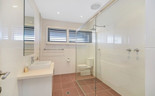 Sea Splash 75 Lorikeet Drive