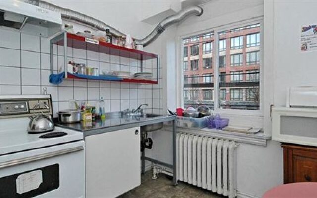 C&N Backpackers Hostel - Vancouver