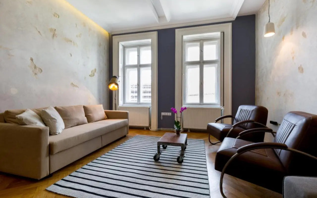 Designer Dream Home In The Absolute Center