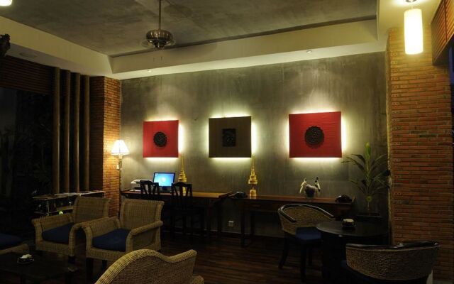 Frangipani Villa Fine Arts