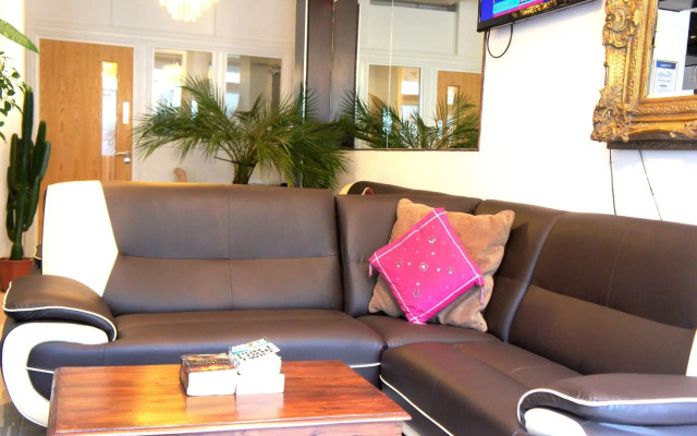 Plaza London Hotel