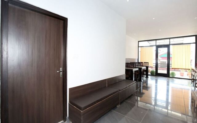 OYO 13307 Home Luxury Stay Shoghi