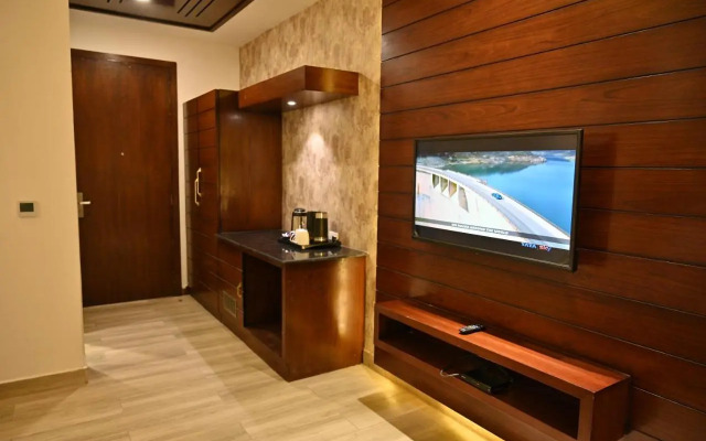 Hotel Aakriti Clarks Inn Express