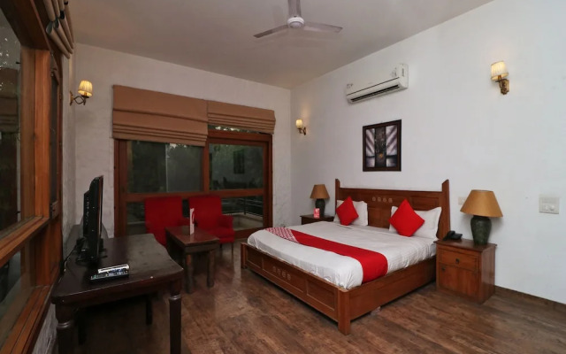 FabHotel Pearl Villas Sector 31