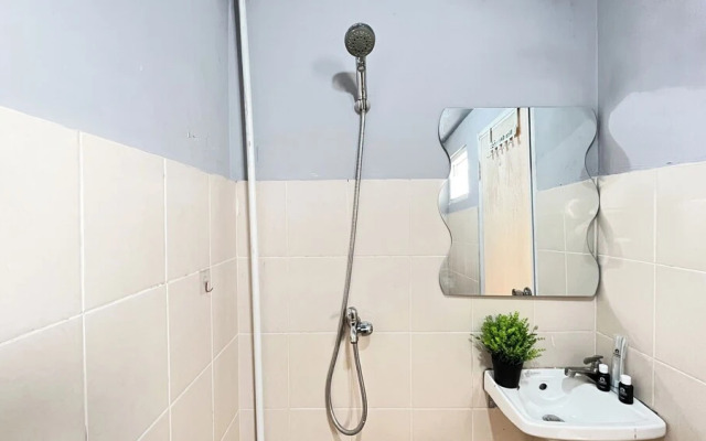Basic Studio Room Apartment At Green Palm Residence
