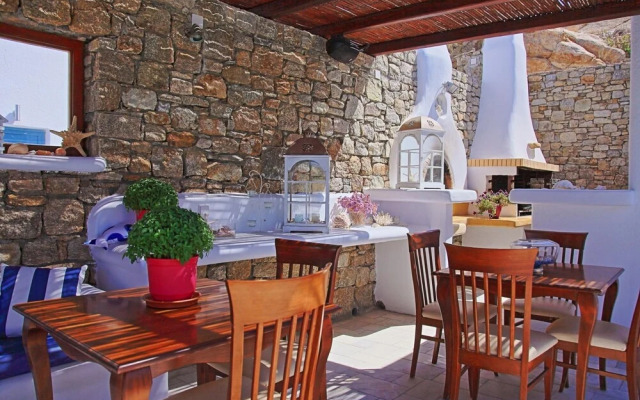 Maganos Eikosi in Thira