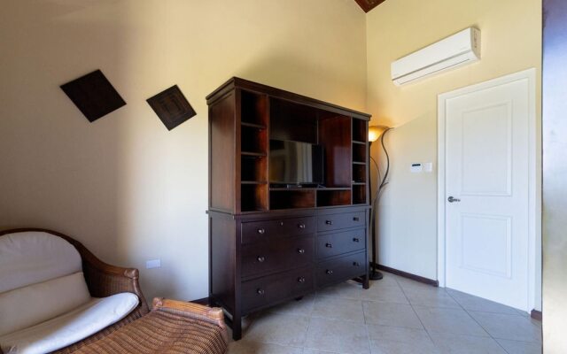 2BR 3BA Town Home w GYM Tennis Courts Pools