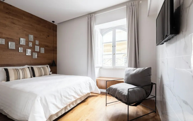 Louly Trevi Fountain