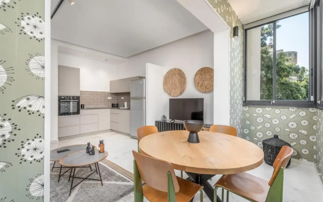 Gordon area - Deluxe 2bdr close to the beach