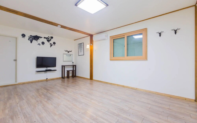 Gyeongju West Namsan Hanok Pension