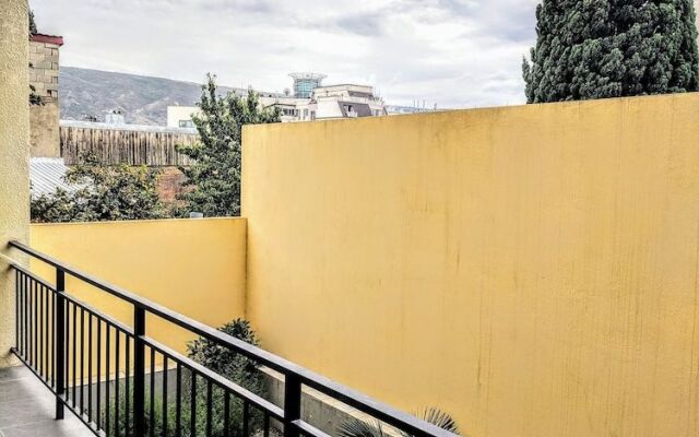 Hotel Canvas