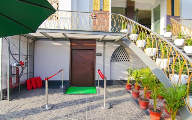 Fabhotel Prime Royal Inn Suites