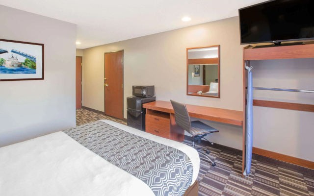 Microtel Inn & Suites by Wyndham Manistee