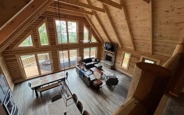 Wintergreen Chesnut Hot-tub Arcade Fireplace