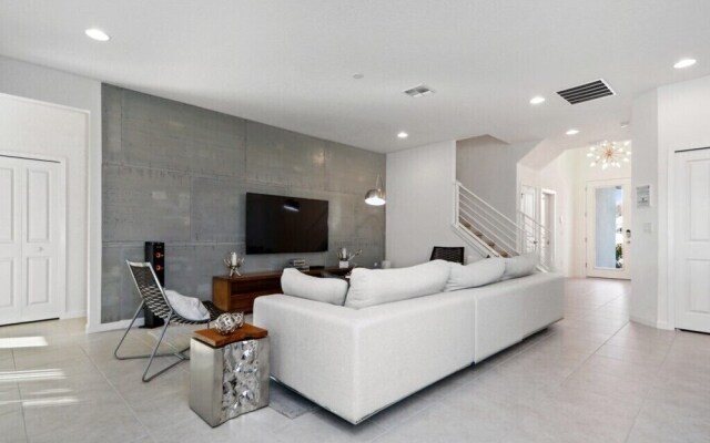 Stunning Vacation Home So3890