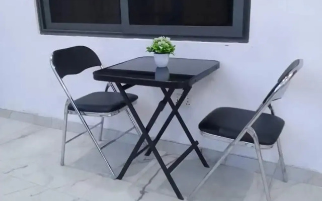 2BR Apartment With Pool and Wifi Near East Airport