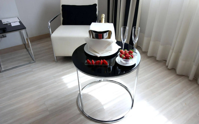 Hotel Maydrit Airport