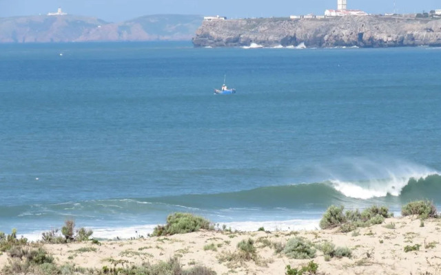 Supertubos Beach Hostel