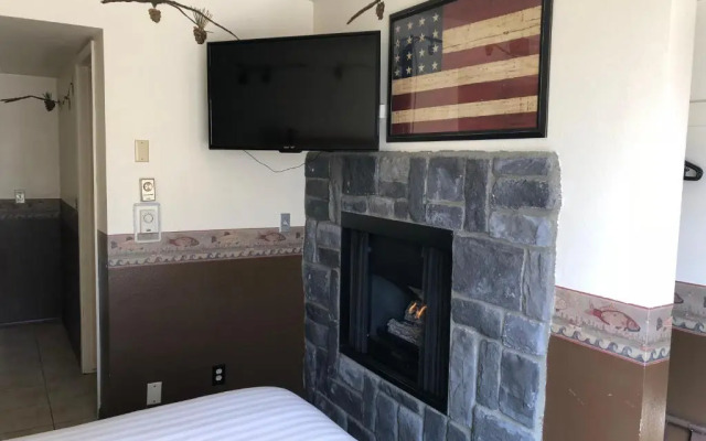Rodeway Inn & Suites Fireside Lodge