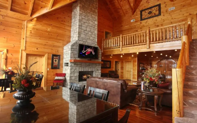 Serenity Mountain Pool Lodge - Nine Bedroom Cabin