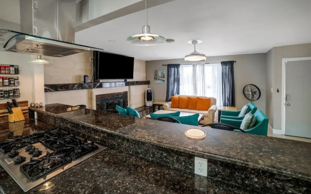 Las Vegas - 5 Mins From The Strip 4 Bedroom Home by RedAwning