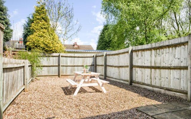 Cosy House │ RICOH │ M6 │ Sleeps 6 │ EMPOWER HOMES