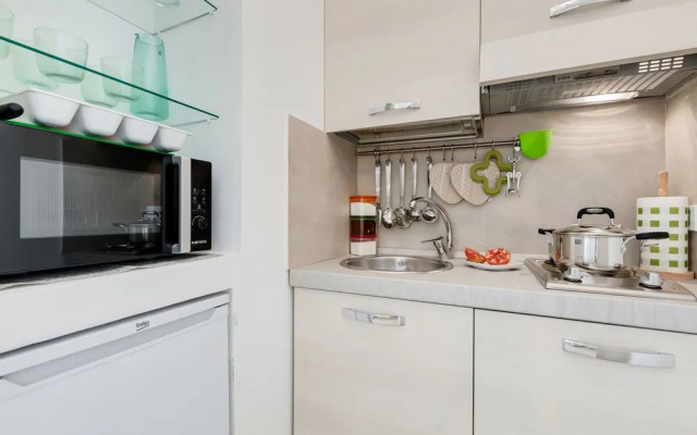 96 Degli Ubaldi Studio