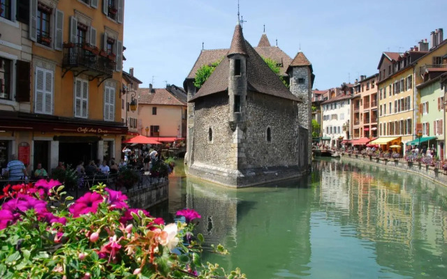 The One Suite Annecy
