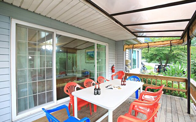 Gapyeong Four Season Valley Gaegok Aegyeon Pension