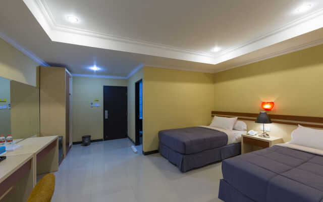 RedDoorz Plus near Mall Bali Galeria 2