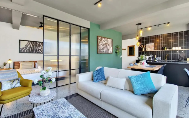 City Oasis Apartment with Rooftop Pool!