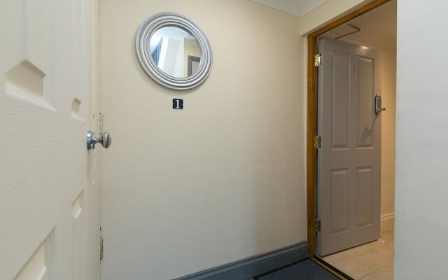 Ark Flats Apartment