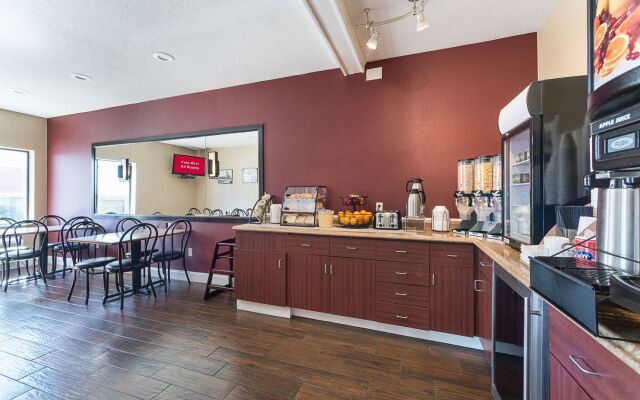 Red Roof Inn St Louis - Troy, IL