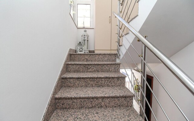 Amazing Apartment in Tucepi With Wifi