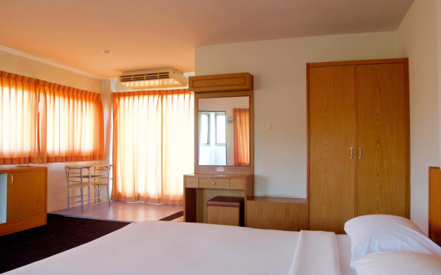 Sichang Shine Khao Resort