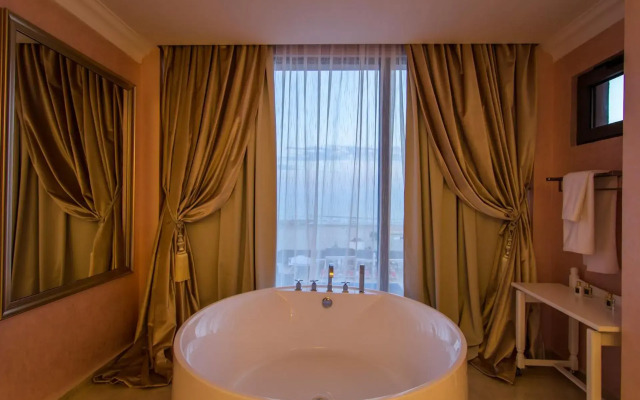 Phoenicia Royal