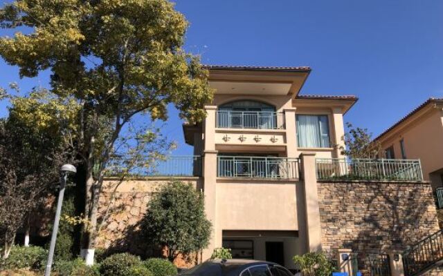 FuXian Lake Holiday House