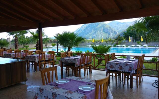 Apella Hotel
