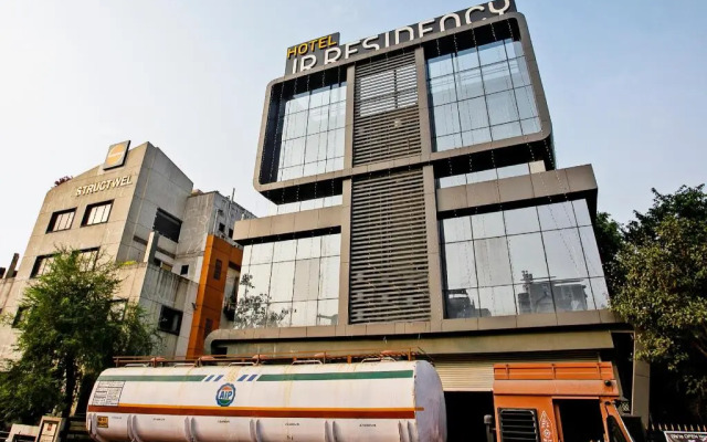 Hotel Jr Residency by OYO Rooms