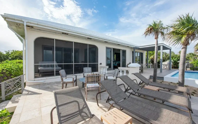 Seven Palms Serenity: Beachfront Oasis