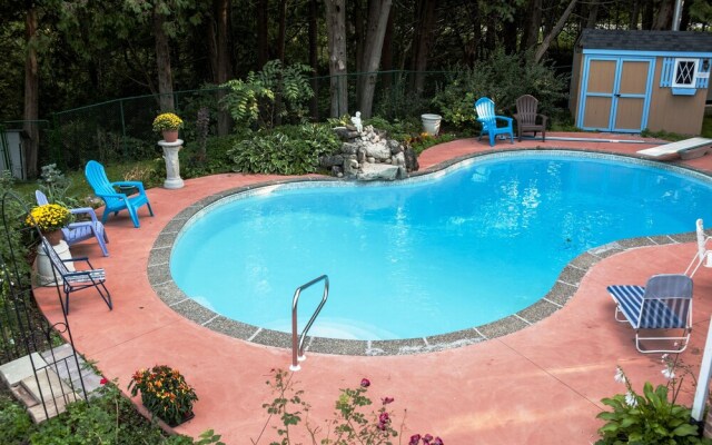 Forest Creek Bed & Breakfast and Retreat