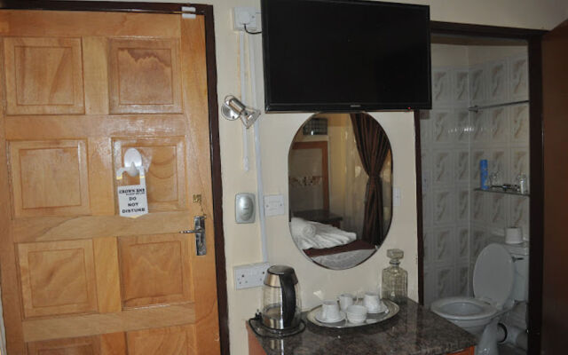 Crown Guest Lodge