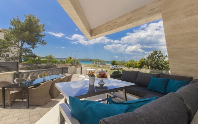 Villa Okit