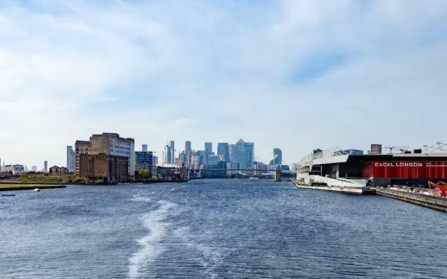 Luxe Apartment by Excel/ London City Airport