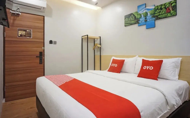 OYO 92956 Travelbiz Hotel