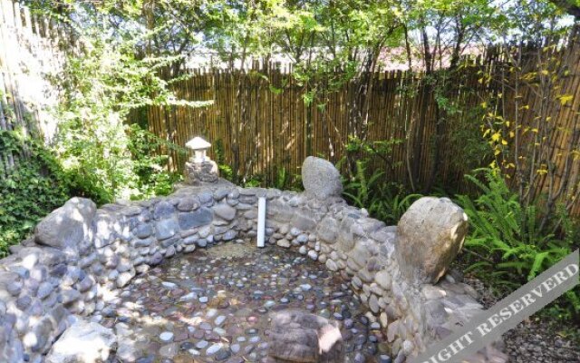 Yingyuetan Hotspring Hotel