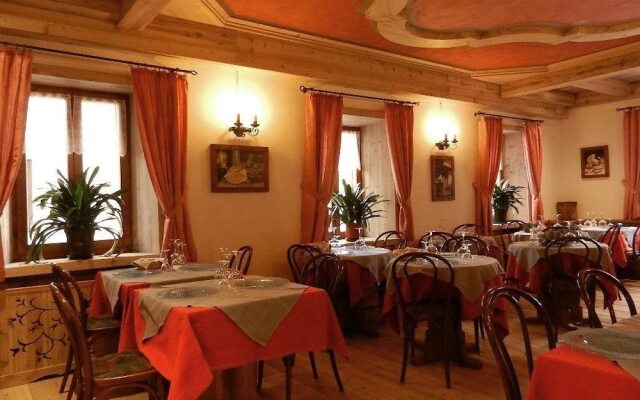 Albergo Centrale Forni