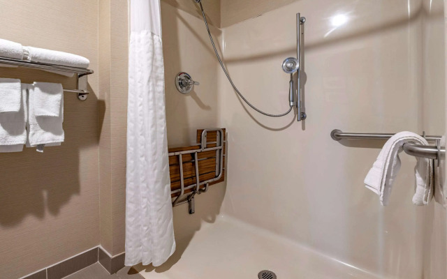 Comfort Inn & Suites Napoleon