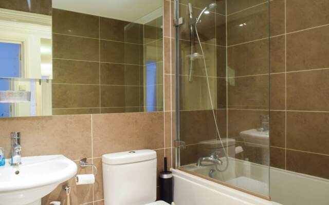 Comfortable 2 Bedroom Apartment By Earls Court